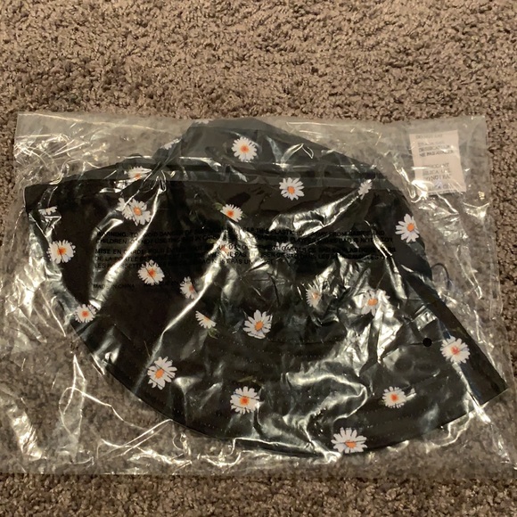 NWT Alice + Olivia Reversible Bucket Hat - Picture 3 of 3